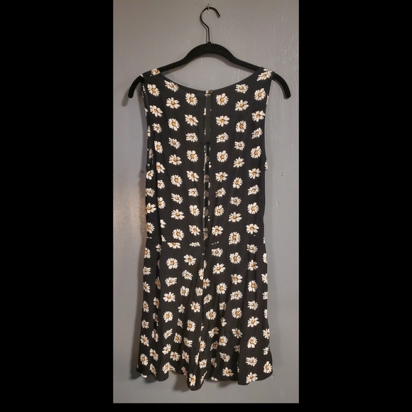 NW F21 Black Daisy Romper - Picture 2 of 6
